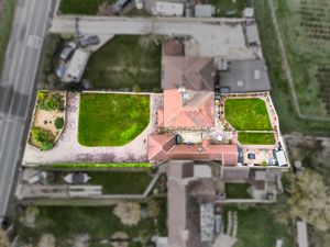 Photo 21- click for photo gallery